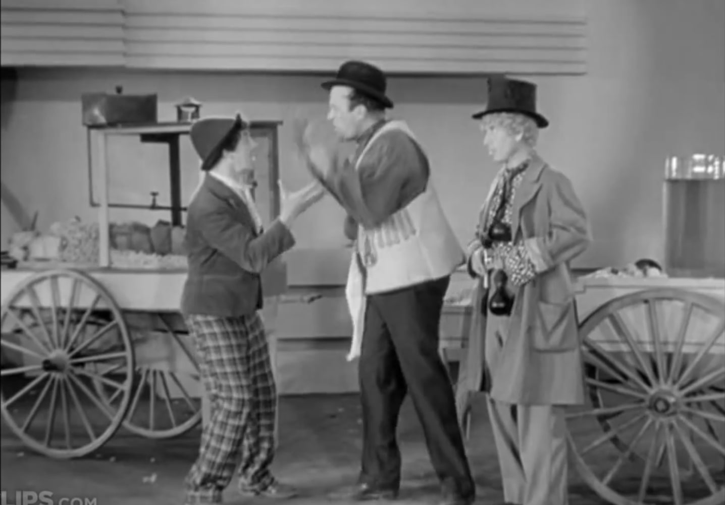 Marx Brothers lemonade vendor scene Duck Soup 1933.mp4