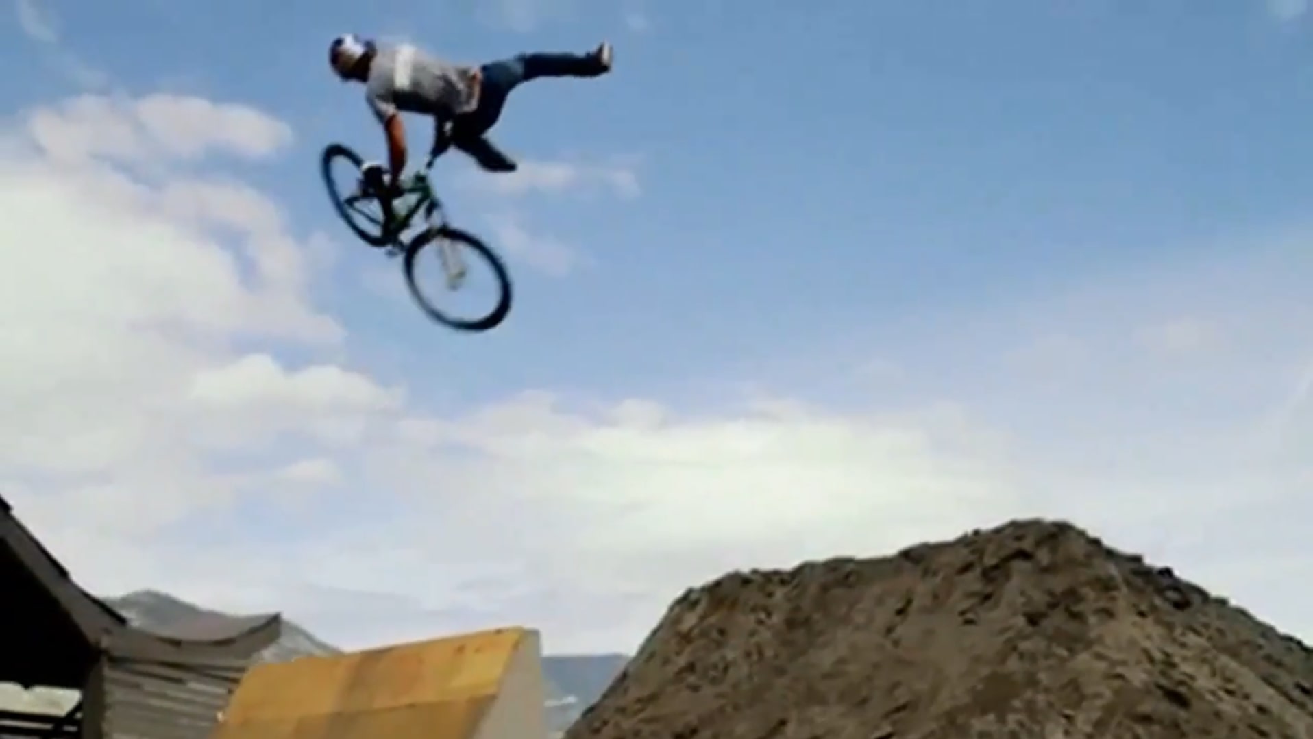 people are awesome BEST (bold acrobatic stunts).mp4